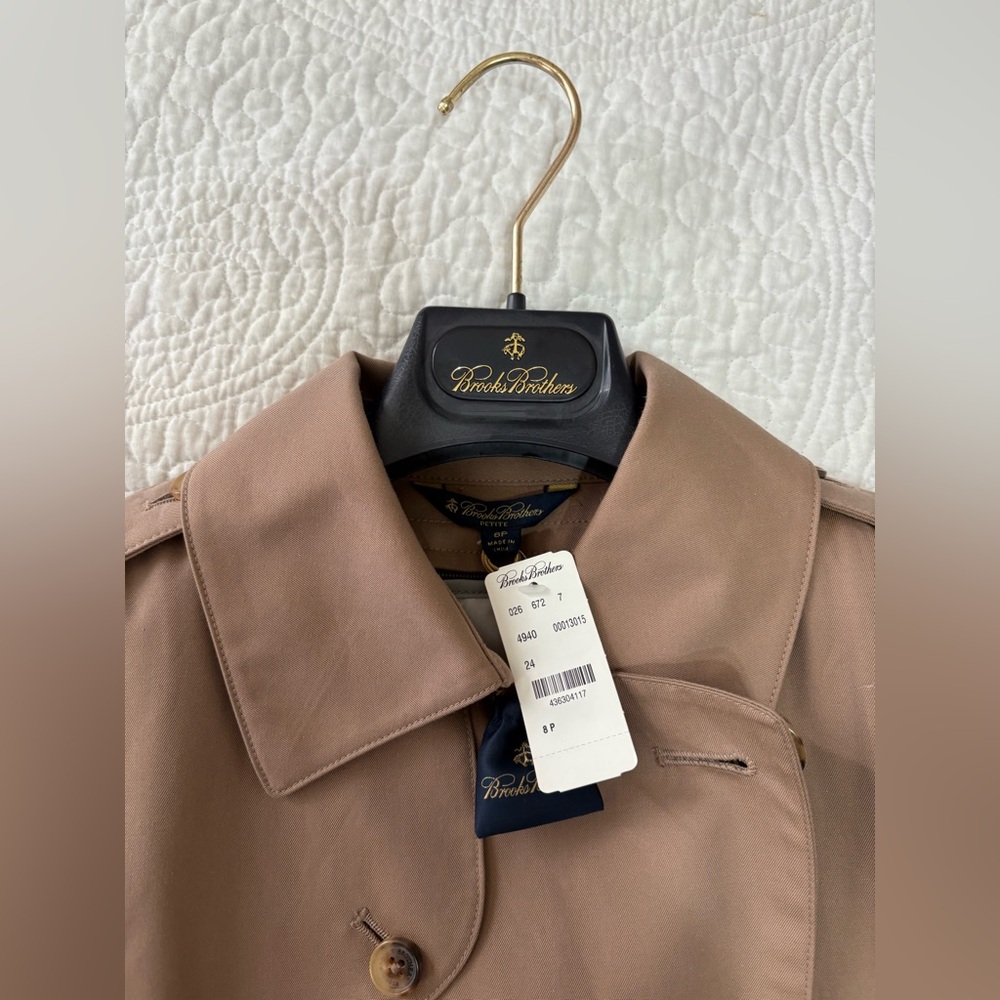 Brooks Brothers Classic Tan Trench Coat with zip-out lining, size 8P - Picture 3 of 8
